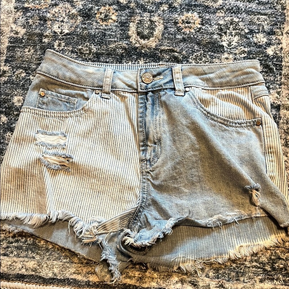Rewash light blue pinstripes Jean shorts size 3/26